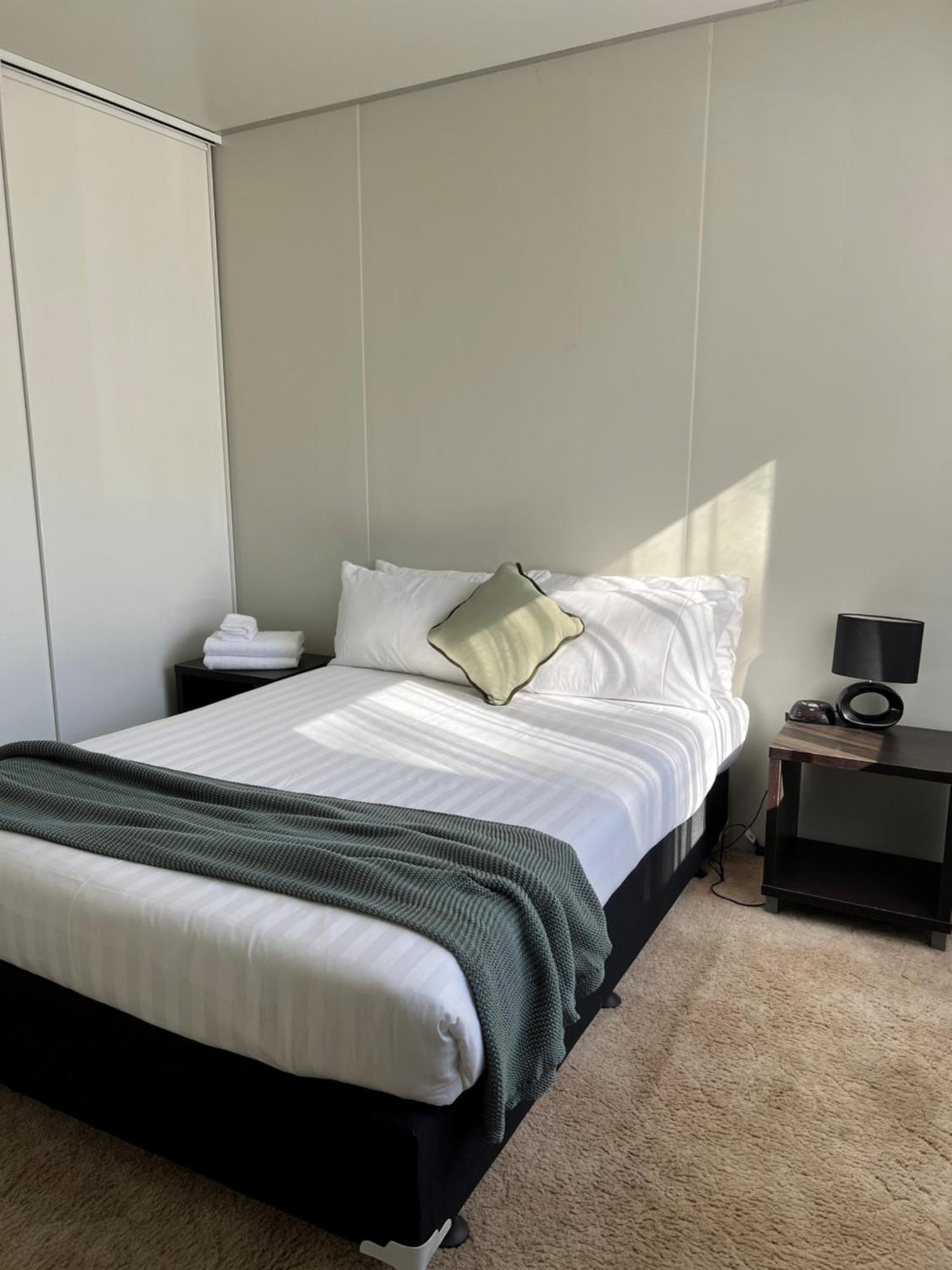 Pioneer Tourist Park Hotel Deniliquin Bagian luar foto