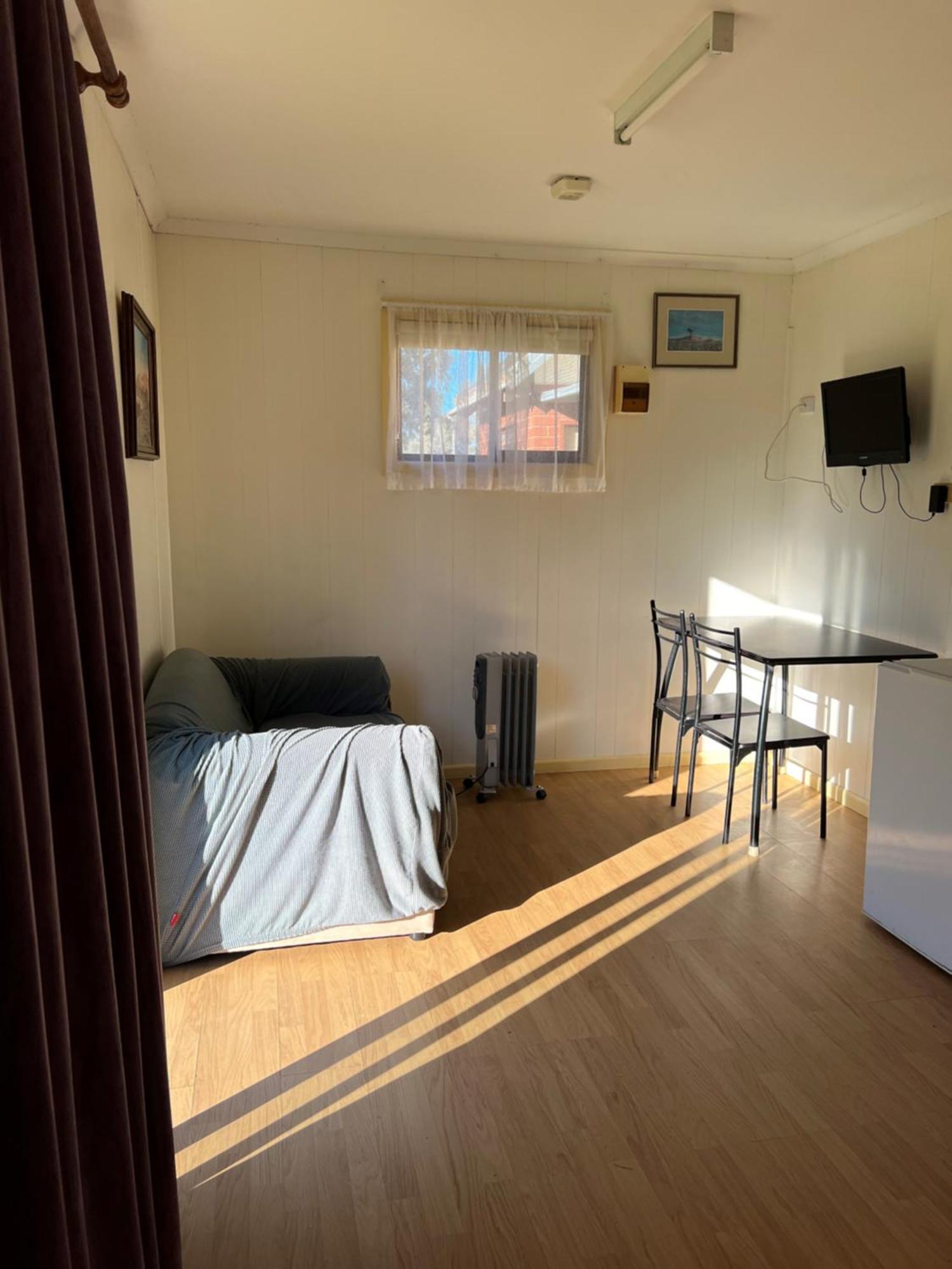 Pioneer Tourist Park Hotel Deniliquin Bagian luar foto