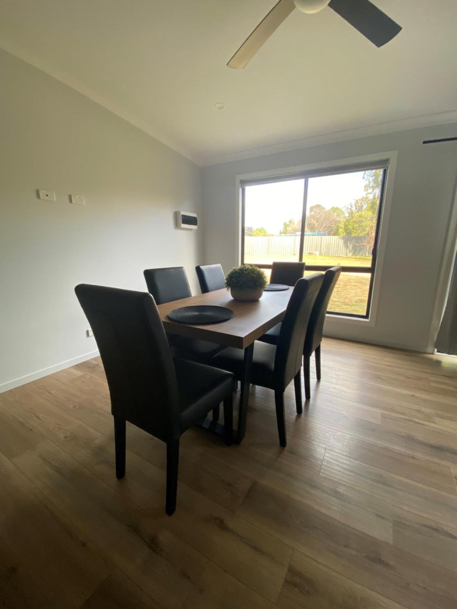 Pioneer Tourist Park Hotel Deniliquin Bagian luar foto
