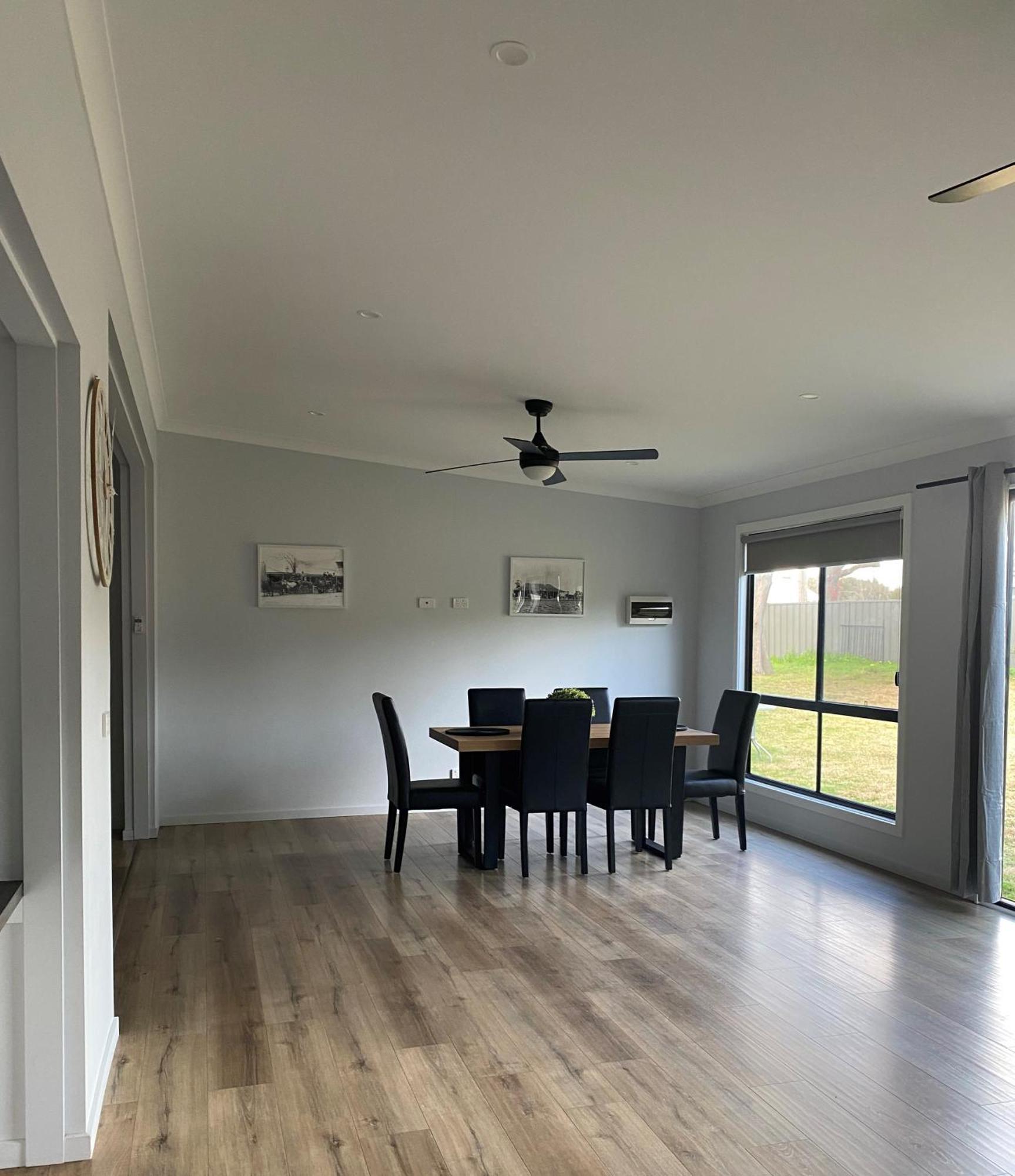 Pioneer Tourist Park Hotel Deniliquin Bagian luar foto